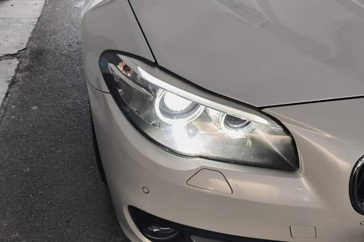 Used BMW 5 Series 2015 520i Elegant Edition Right Front Headlight