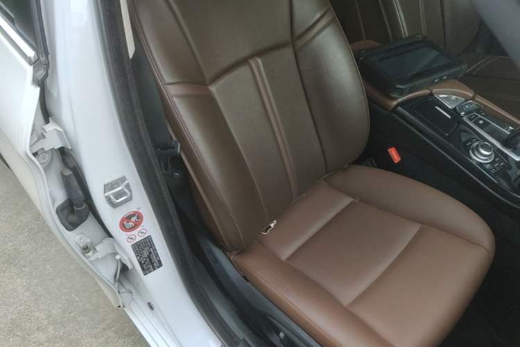 Used BMW 5 Series 2015 520i Elegant Edition Right Front Seat