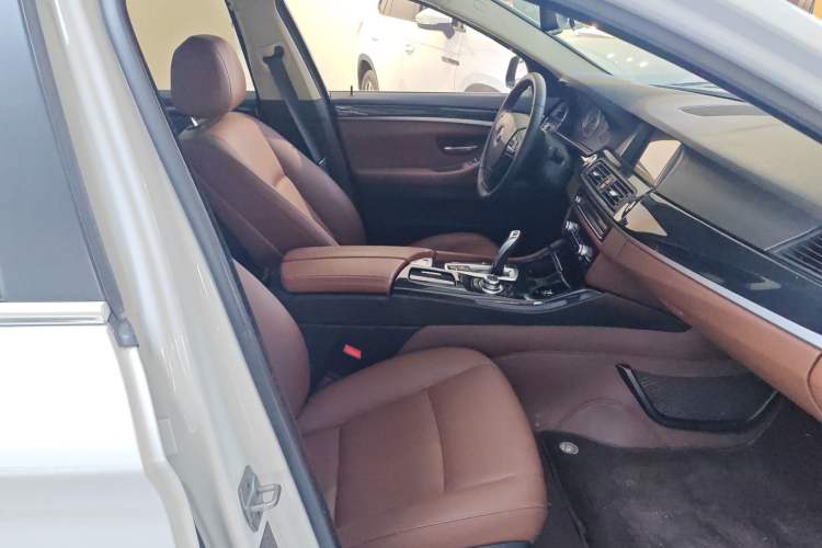 Used BMW 5 Series 2015 520i Elegant Edition Right Front Seat