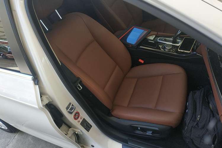 Used BMW 5 Series 2015 520i Elegant Edition Right Front Seat