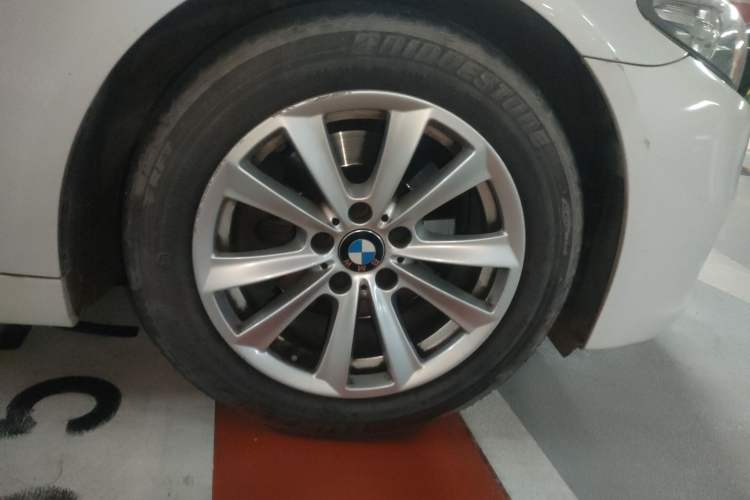 Used BMW 5 Series 2015 520i Elegant Edition Right Front Wheel Hub