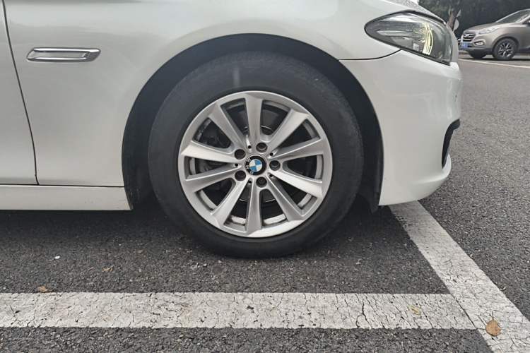 Used BMW 5 Series 2015 520i Elegant Edition Right Front Wheel Hub