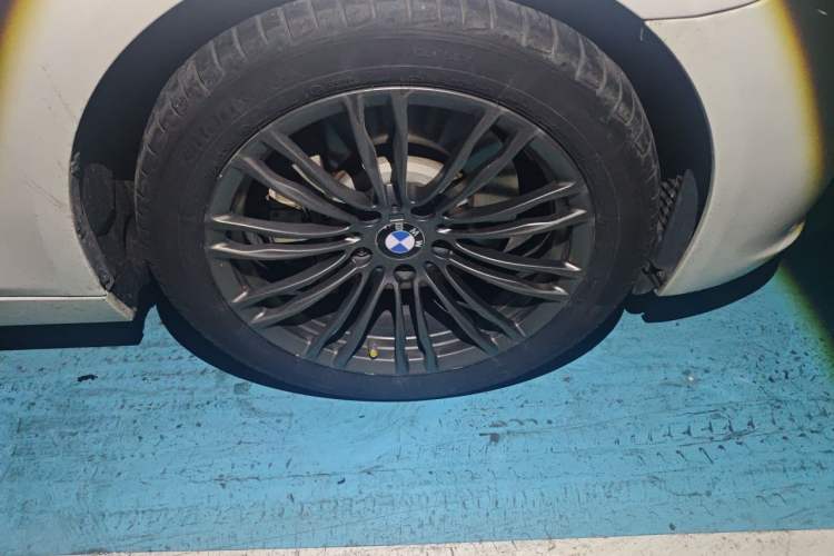 Used BMW 5 Series 2015 535Li Leading Model Right Front Wheel Hub