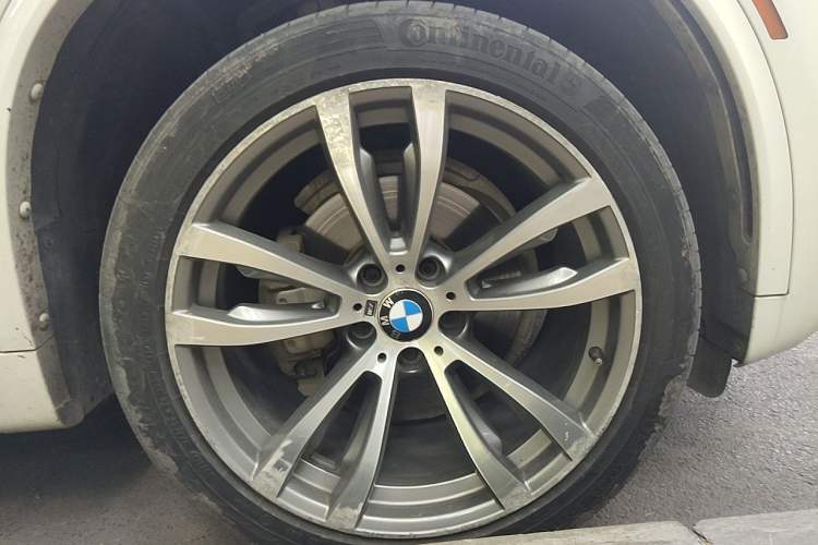 Used BMW 5 Series  Right Front Wheel Hub
