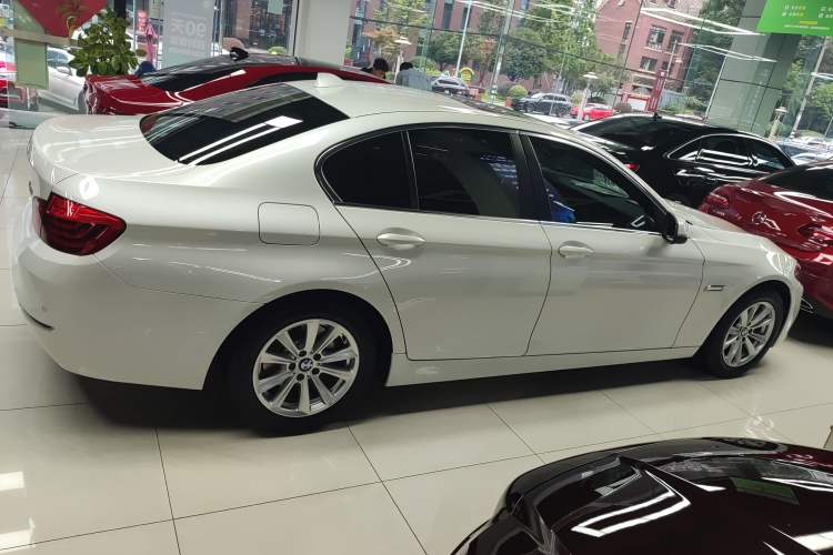 Used BMW 5 Series 2015 520i Elegant Edition Right Side