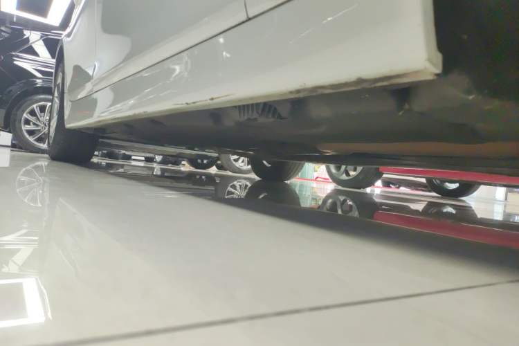 Used BMW 5 Series 2015 520i Elegant Edition Right Side Sill