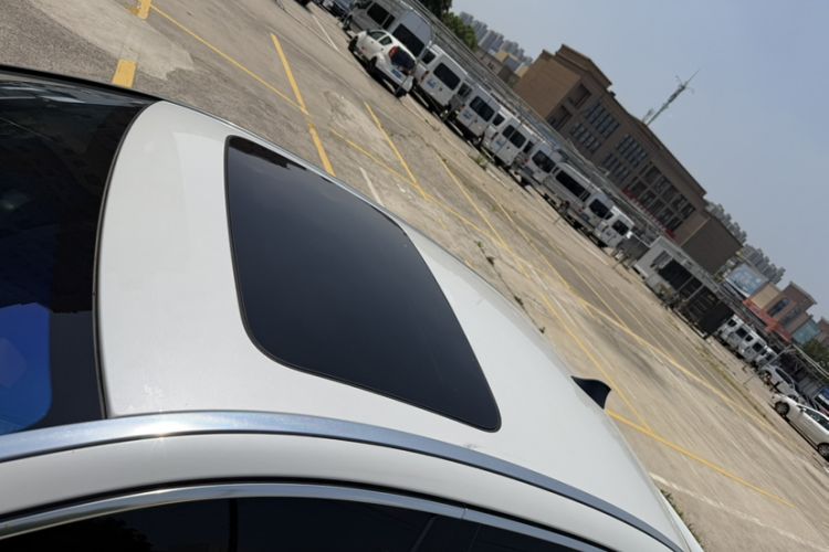 Used BMW 5 Series 2015 535Li Leading Model Roof