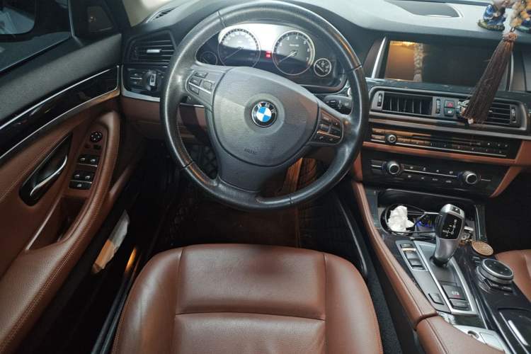 Used BMW 5 Series 2015 520i Elegant Edition Steering Wheel