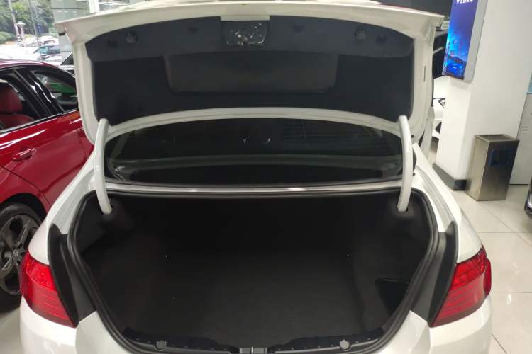 Used BMW 5 Series 2015 520i Elegant Edition Trunk