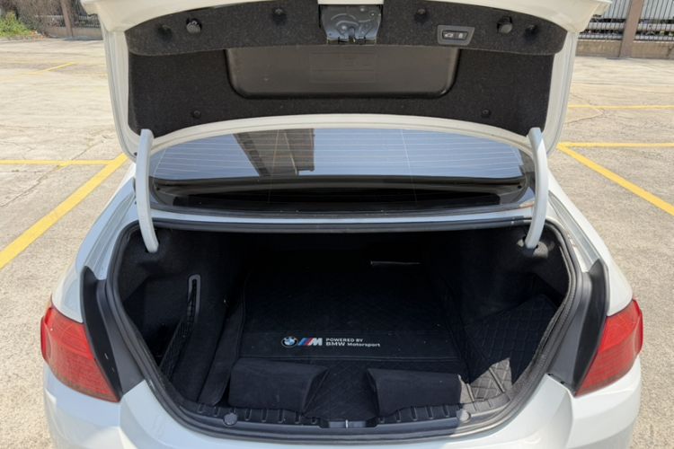 Used BMW 5 Series 2015 535Li Leading Model Trunk