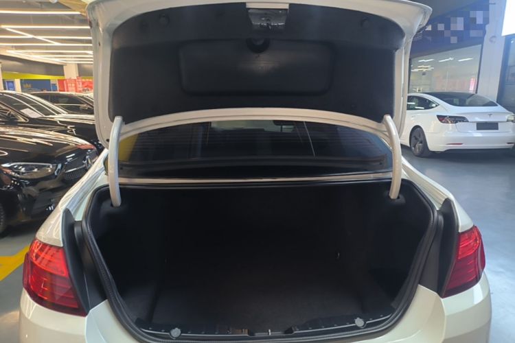 Used BMW 5 Series 2015 520i Elegant Edition Trunk