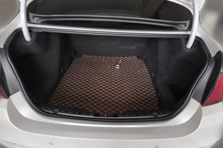 Used BMW 5 Series 2015 520i Elegant Edition Trunk