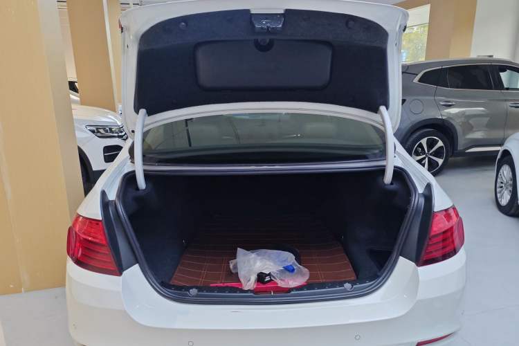 Used BMW 5 Series 2015 520i Elegant Edition Trunk