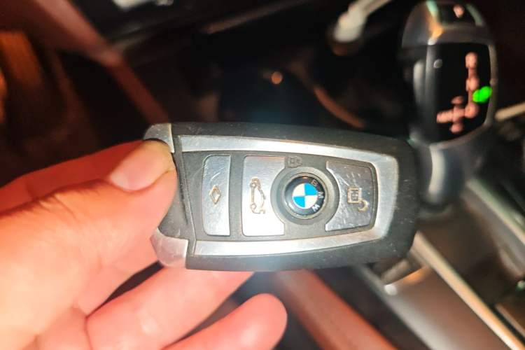 Used BMW 5 Series 2015 520i Elegant Edition Vehicle Key
