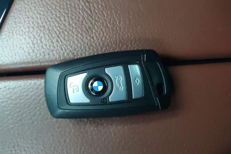 Used BMW 5 Series 2015 520i Elegant Edition Vehicle Key