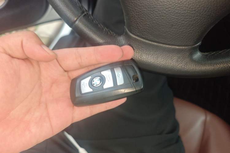 Used BMW 5 Series 2015 520i Elegant Edition Vehicle Key