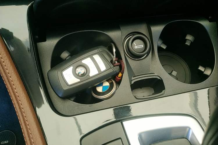 Used BMW 5 Series 2015 520i Elegant Edition Vehicle Key