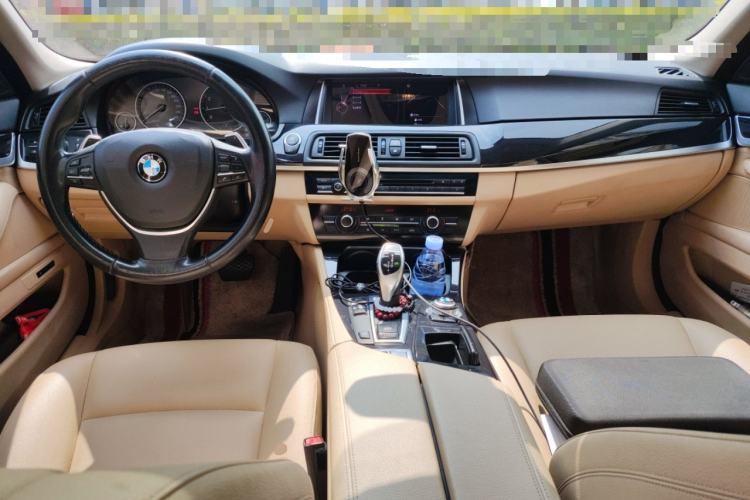Used BMW 5 Series 2016 528i 2.0T Automatic Transmission Middle East Center Console