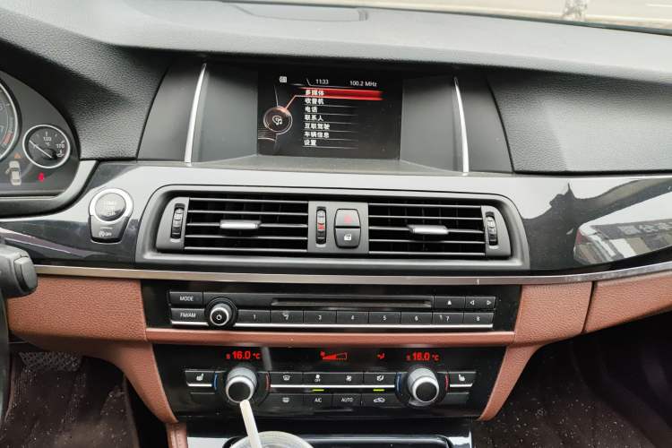Used BMW 5 Series 2017 520Li Elegant Edition Audio And AC Panel