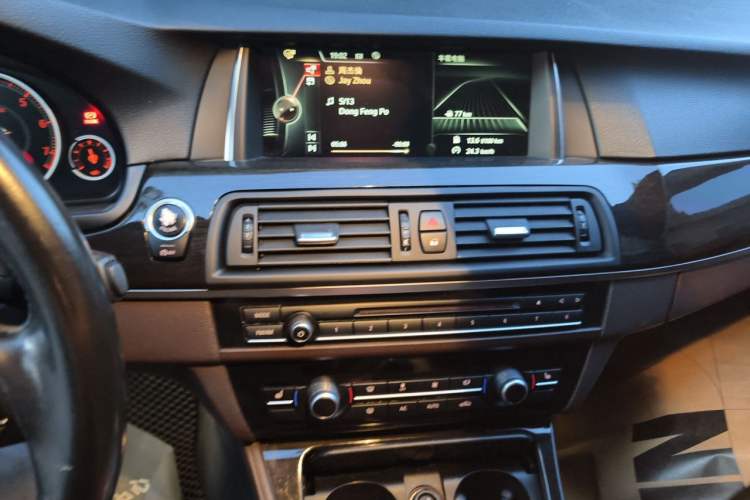 Used BMW 5 Series 2017 525Li Luxury Design Package Audio And AC Panel