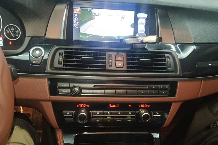Used BMW 5 Series 2017 520Li Elegant Edition Audio And AC Panel