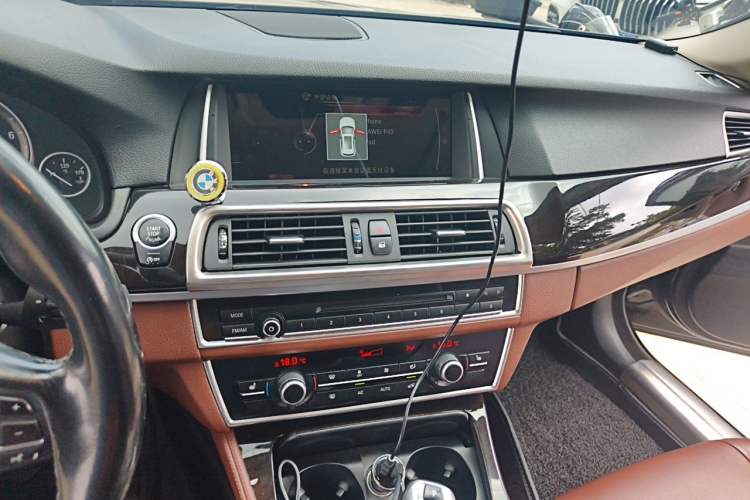 Used BMW 5 Series 2017 525Li Leading Model Audio And AC Panel