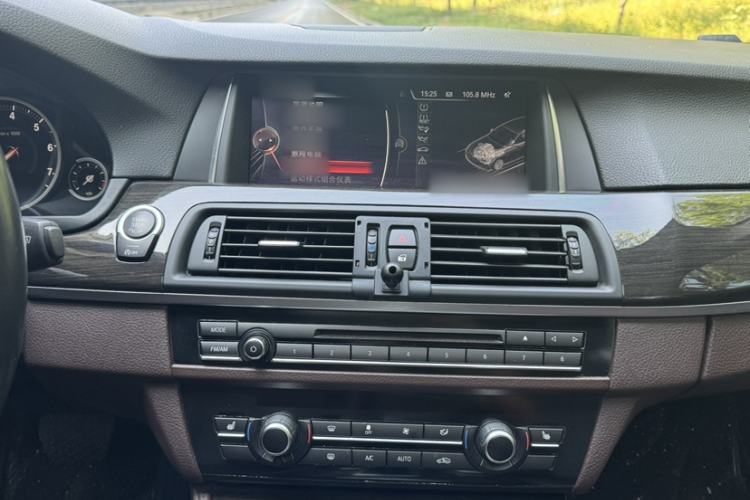 Used BMW 5 Series 2017 525Li Luxury Design Package Audio And AC Panel