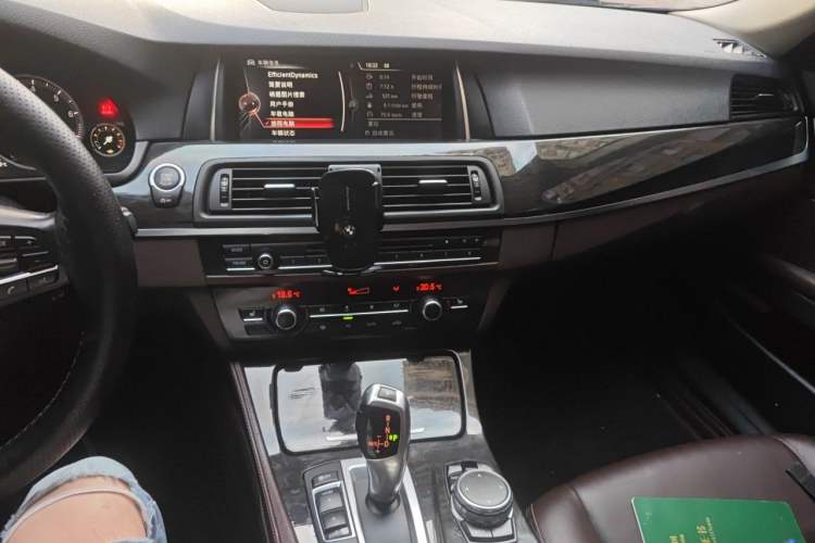 Used BMW 5 Series 2017 525Li Luxury Design Package Audio And AC Panel