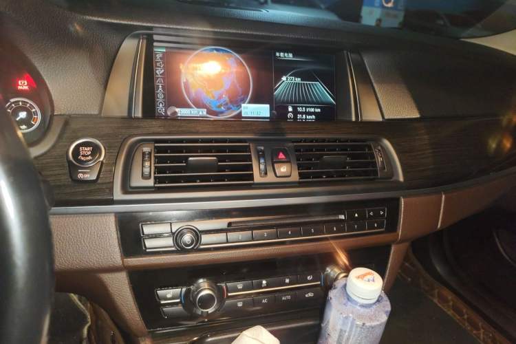 Used BMW 5 Series 2017 525Li Luxury Design Package Audio And AC Panel