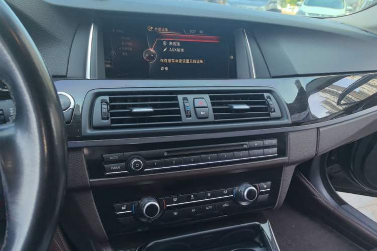 Used BMW 5 Series 2017 525Li Luxury Design Package Audio And AC Panel