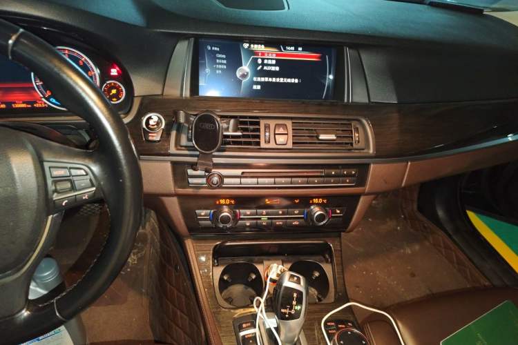 Used BMW 5 Series 2017 525Li Luxury Design Package Audio And AC Panel