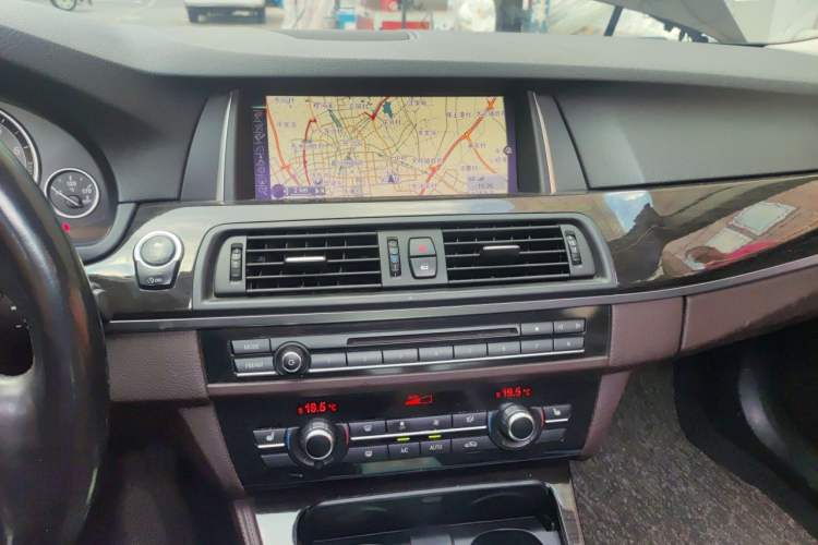 Used BMW 5 Series 2017 525Li Luxury Design Package Audio And AC Panel