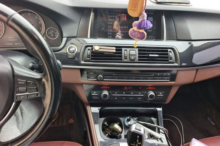 Used BMW 5 Series 2017 520Li Elegant Edition Audio And AC Panel