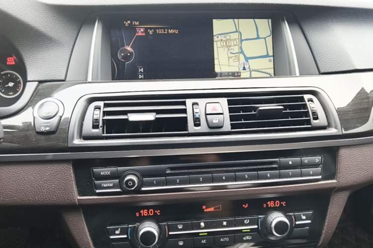 Used BMW 5 Series 2017 525Li Luxury Design Package Audio And AC Panel
