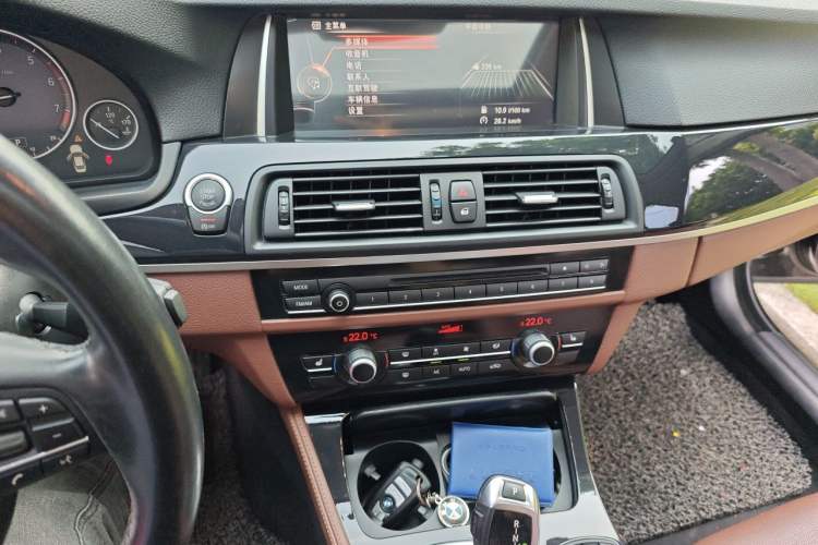 Used BMW 5 Series 2017 520Li Elegant Edition Audio And AC Panel