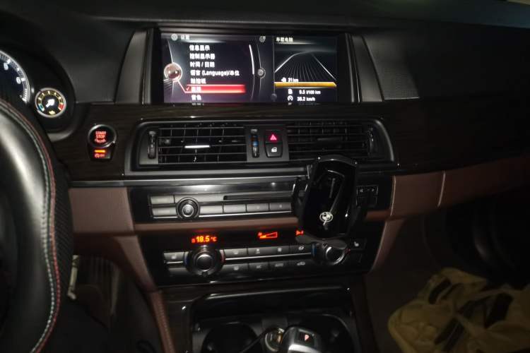 Used BMW 5 Series 2017 525Li Luxury Design Package Audio And AC Panel