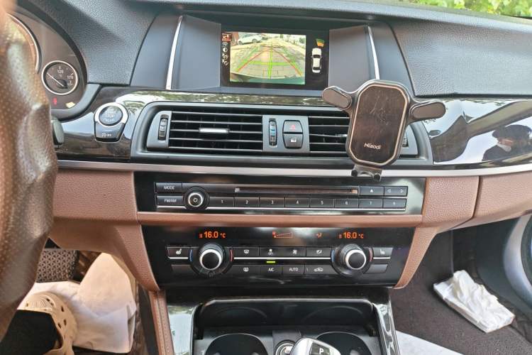 Used BMW 5 Series 2017 525Li Leading Model Audio And AC Panel