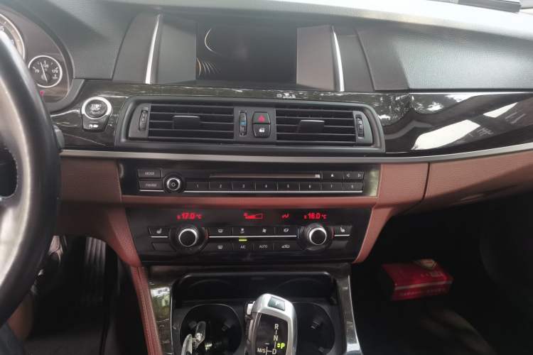 Used BMW 5 Series 2017 525Li Leading Model Audio And AC Panel