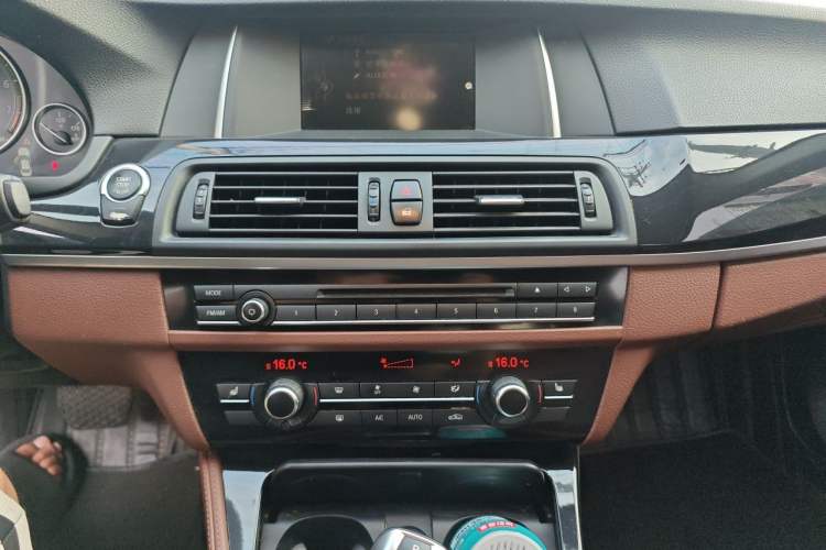 Used BMW 5 Series 2017 520Li Elegant Edition Audio And AC Panel