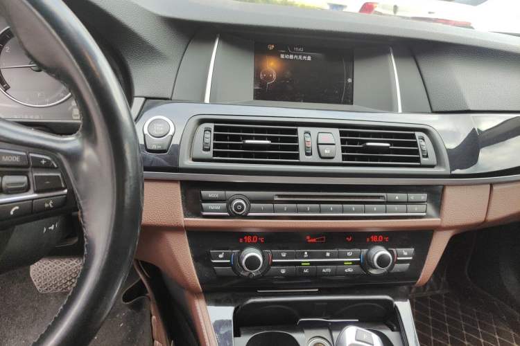 Used BMW 5 Series 2017 520Li Elegant Edition Audio And AC Panel