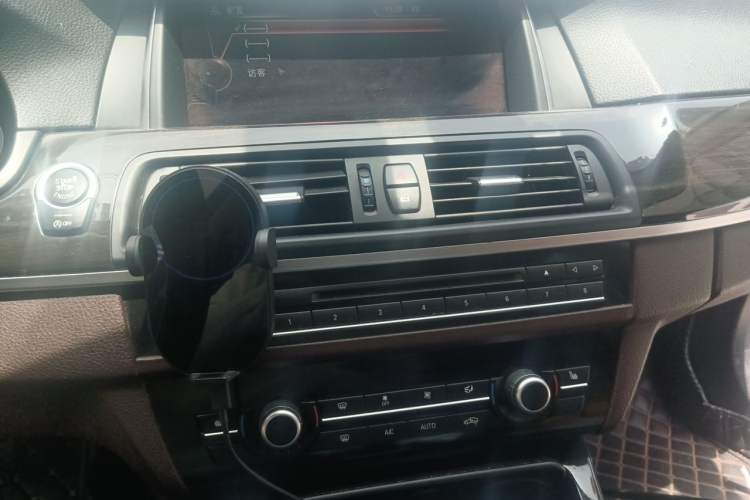 Used BMW 5 Series 2017 525Li Luxury Design Package Audio And AC Panel