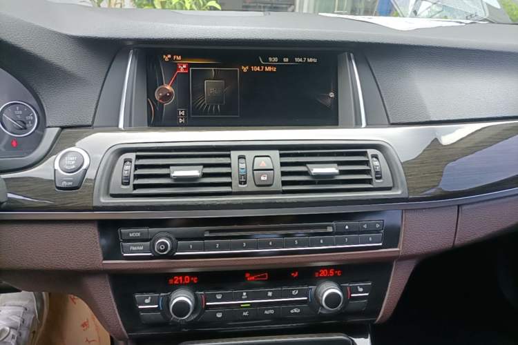 Used BMW 5 Series 2017 525Li Luxury Design Package Audio And AC Panel