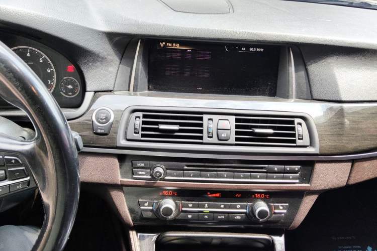 Used BMW 5 Series 2017 525Li Luxury Design Package Audio And AC Panel