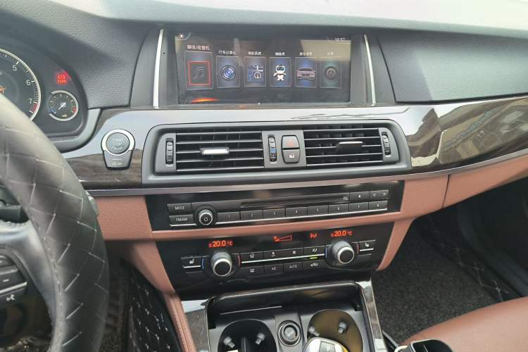 Used BMW 5 Series 2017 525Li Leading Model Audio And AC Panel