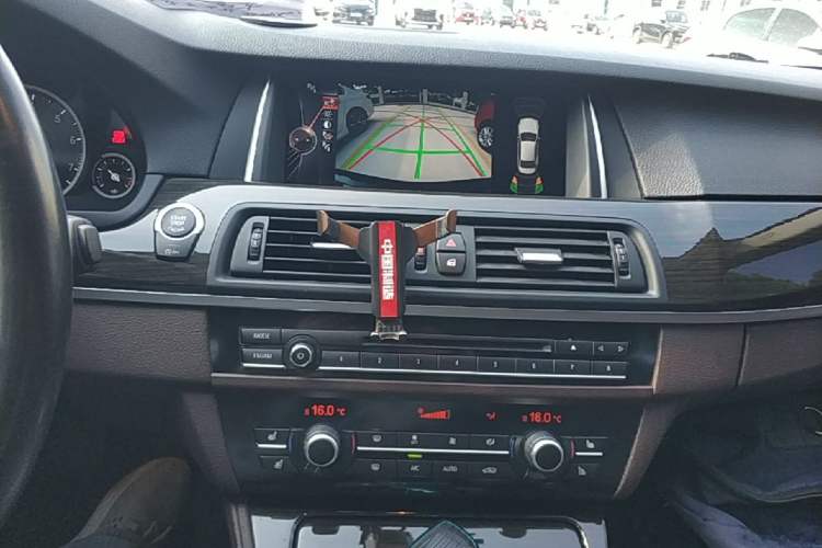 Used BMW 5 Series 2017 525Li Luxury Design Package Audio And AC Panel