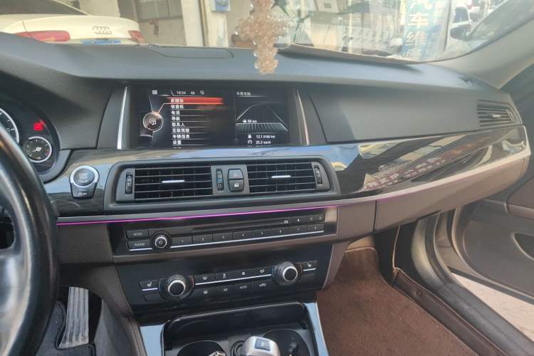 Used BMW 5 Series 2017 525Li Luxury Design Package Audio And AC Panel