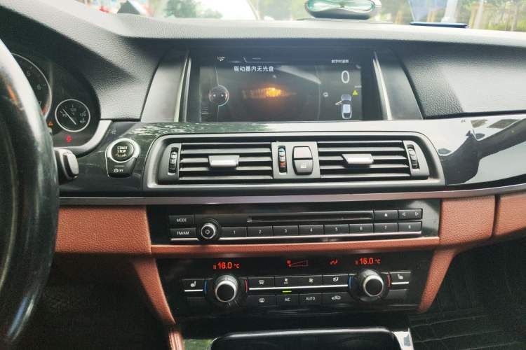 Used BMW 5 Series 2017 520Li Elegant Edition Audio And AC Panel