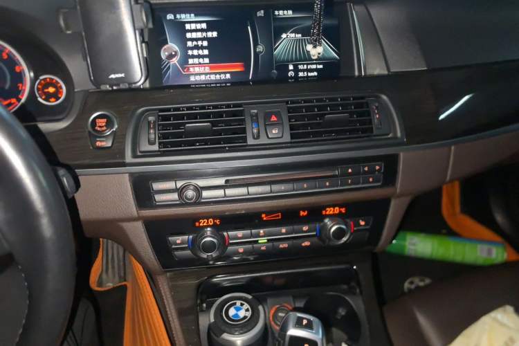 Used BMW 5 Series 2017 525Li Luxury Design Package Audio And AC Panel