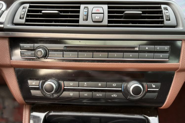 Used BMW 5 Series 2017 525Li Leading Model Audio And AC Panel