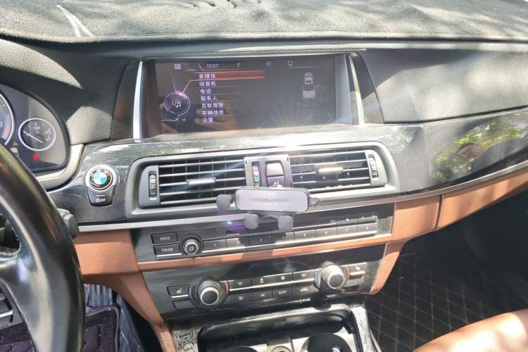 Used BMW 5 Series 2017 520Li Elegant Edition Audio And AC Panel